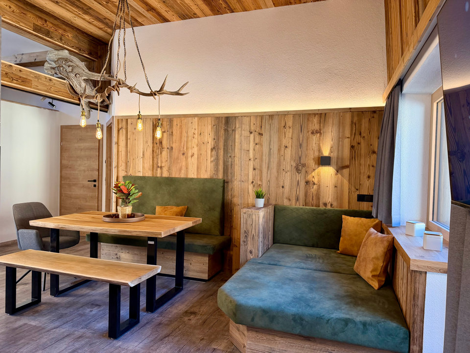 Das Lisa'l Chalet Loft Wohnbereich mit alpinem Design in Zell am Ziller, Zillertal