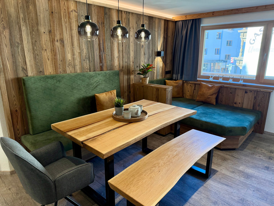 Das Lisa'l City Loft Wohnbereich mit urbanem Design am Dorfplatz Zell am Ziller