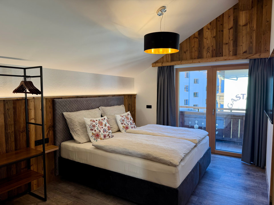 Zweites Schlafzimmer mit Bergblick, Chalet Loft Zell am Ziller