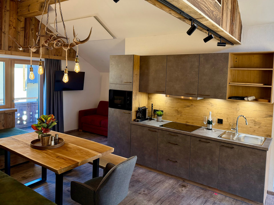 Offene Wohnküche im Chalet Loft, Luxus Ferienwohnung Zell am Ziller